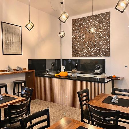 The Old Townhouse Aparthotel Krosno Bagian luar foto