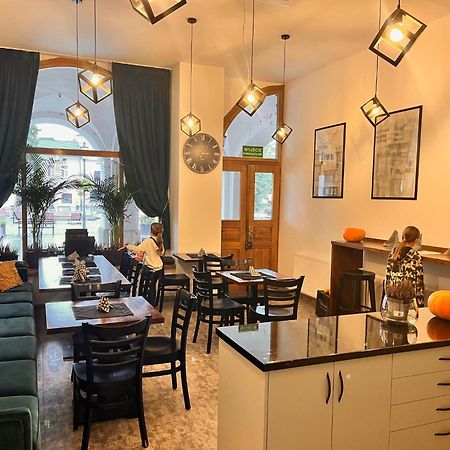 The Old Townhouse Aparthotel Krosno Bagian luar foto