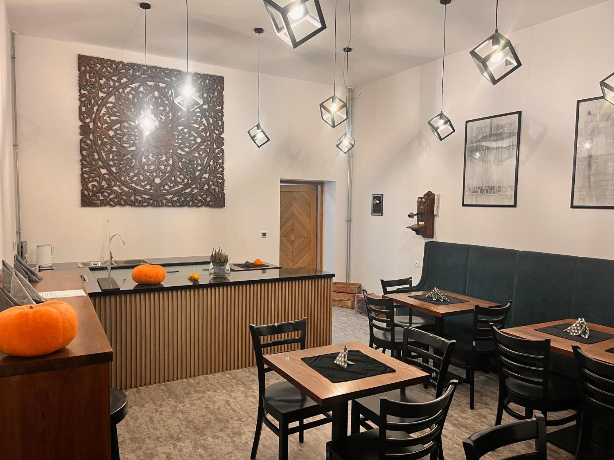 The Old Townhouse Aparthotel Krosno Bagian luar foto