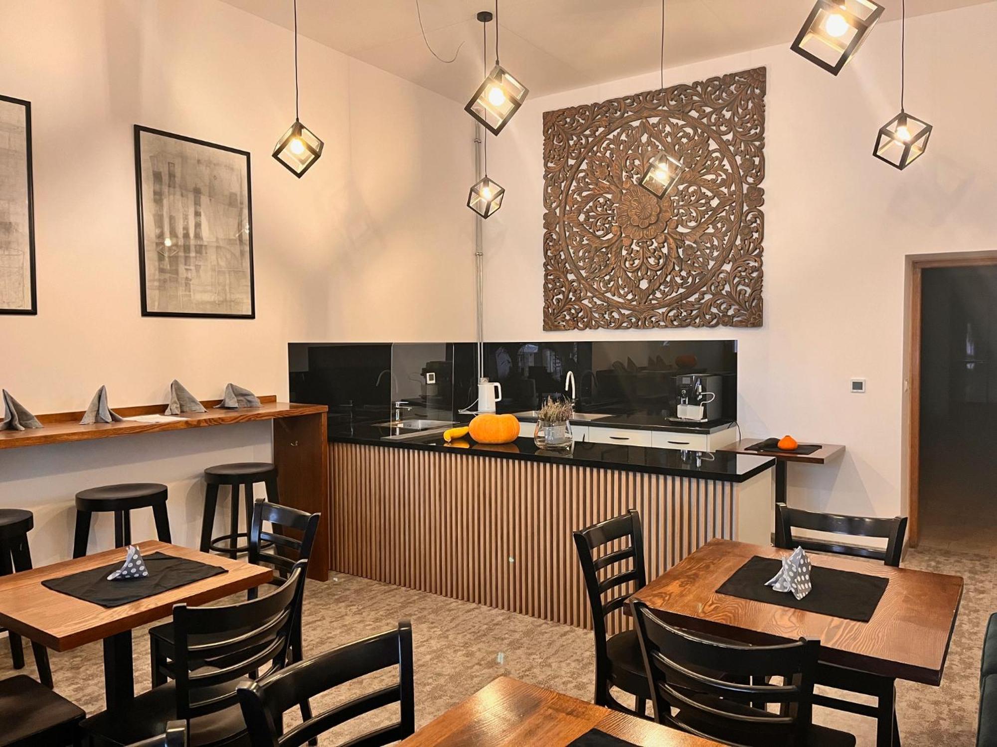 The Old Townhouse Aparthotel Krosno Bagian luar foto