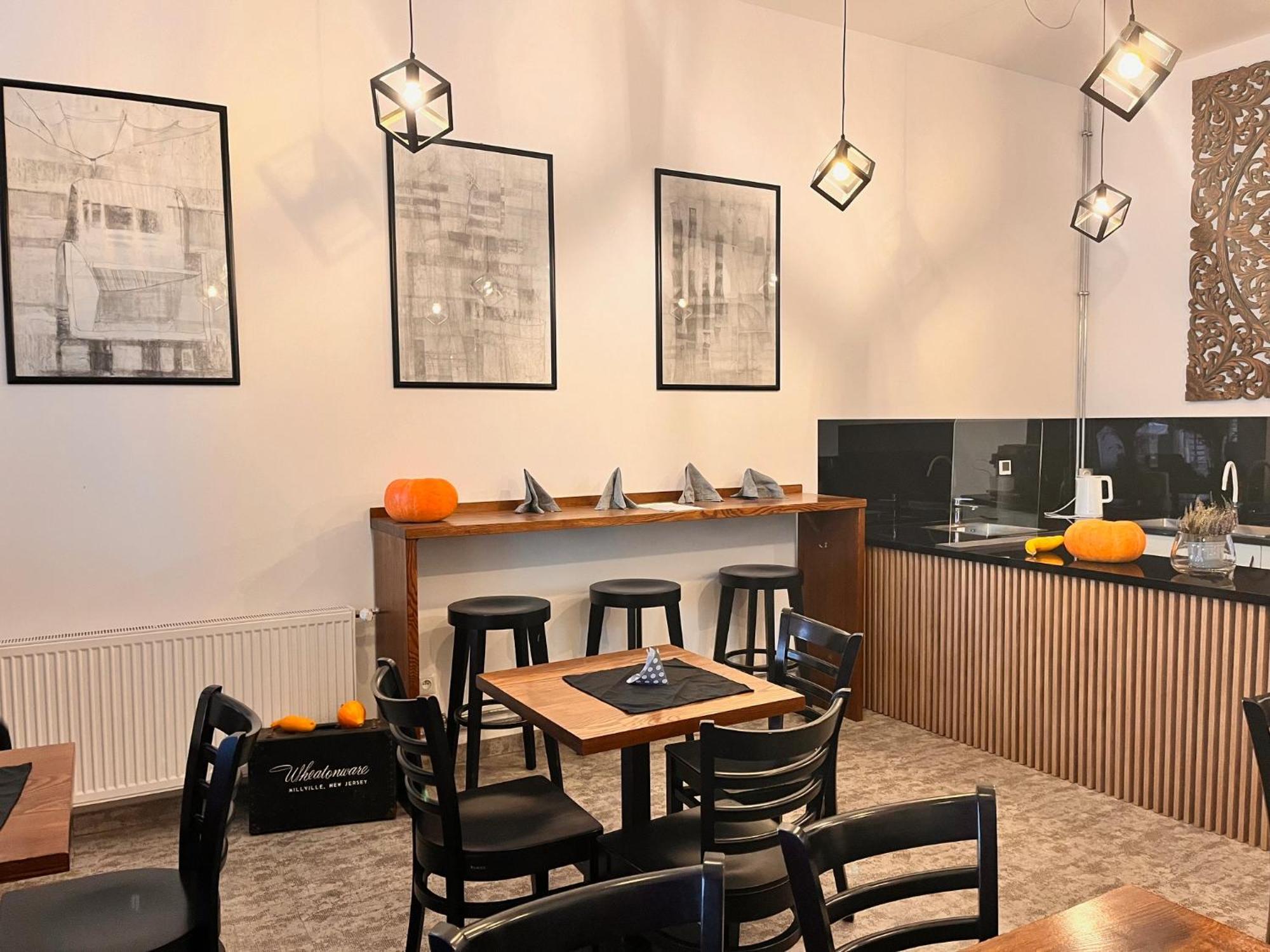 The Old Townhouse Aparthotel Krosno Bagian luar foto